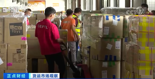 央視：價(jià)格刷新高！貨主不看價(jià)先下單再說！空運(yùn)、海運(yùn)“一艙難求”！怎么回事？