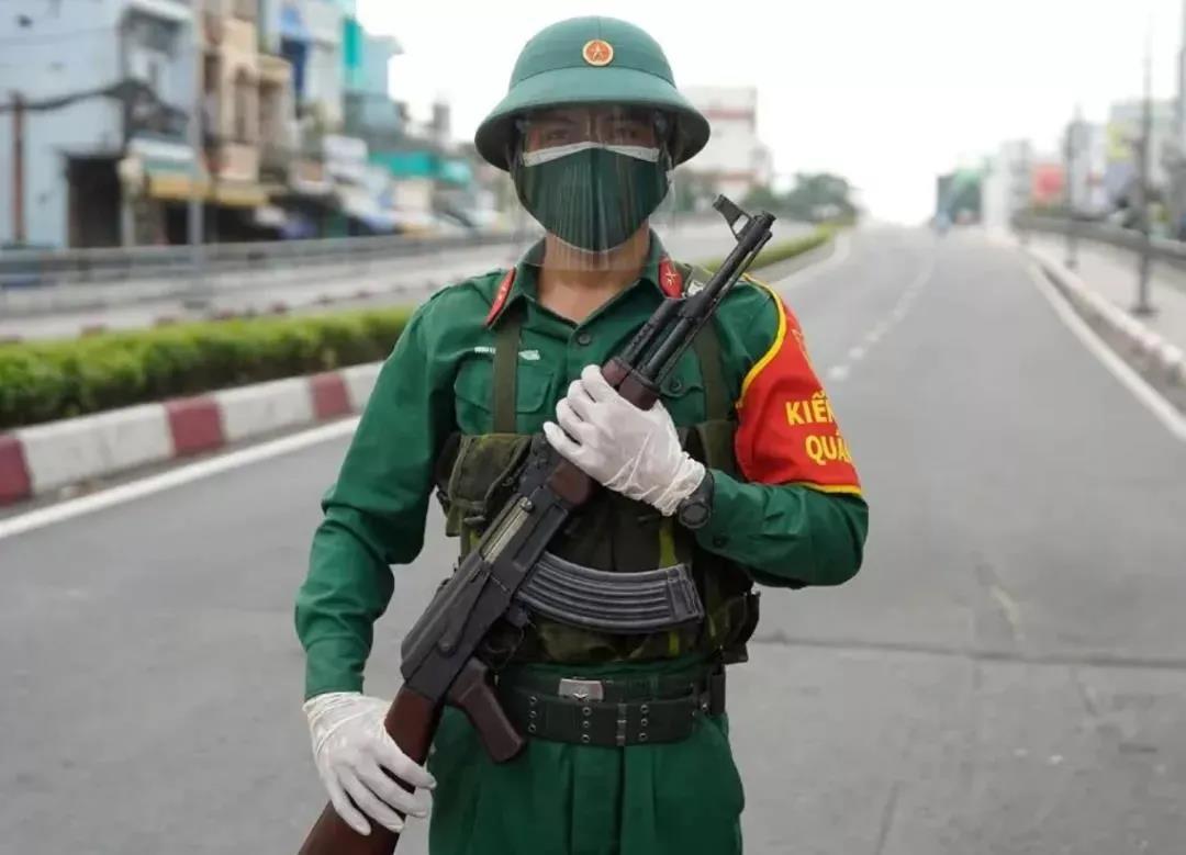 越南制造“告急”！軍隊(duì)封城，殃及耐克等80家美企，超7萬(wàn)家企業(yè)倒閉