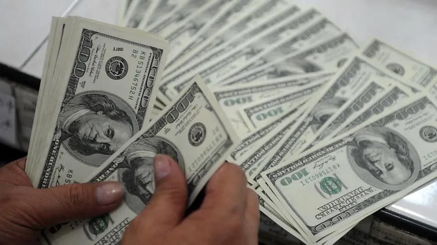 亞馬遜訂單再跳水，賣家?guī)烊萦盅鼣?，美國人不再想買買買？